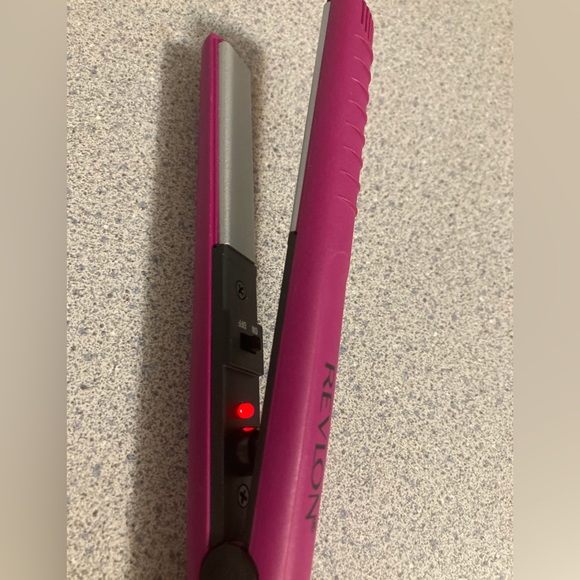 Revlon Mini Hair Straightener. - Picture 5 of 5